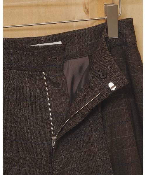 TODAYFUL(トゥデイフル)の「Pleats Bermuda Pants 12620707(その他パンツ・レディース・ブラック/マルチ・38inch/36inch)」の11枚目の写真