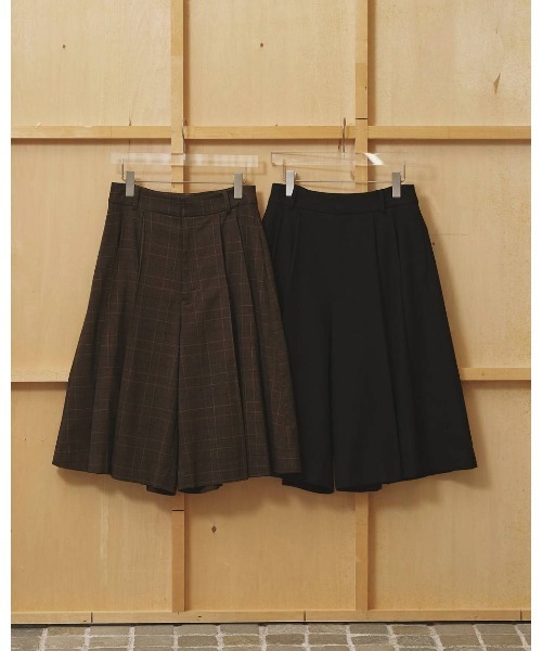 TODAYFUL(トゥデイフル)の「Pleats Bermuda Pants 12620707(その他パンツ・レディース・ブラック/マルチ・38inch/36inch)」の15枚目の写真