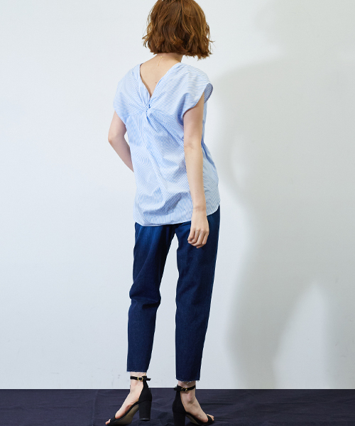 STUDIOUS（ステュディオス）の「カットオフストレートデニム（デニムパンツ・レディース・ネイビー/サックスブルー・1/0/2）」の14枚目の写真