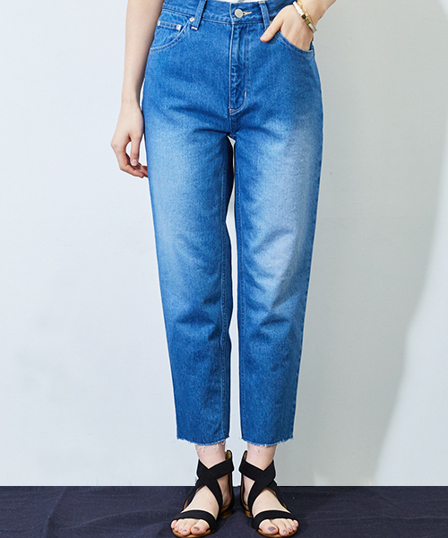 STUDIOUS（ステュディオス）の「カットオフストレートデニム（デニムパンツ・レディース・ネイビー/サックスブルー・1/0/2）」の4枚目の写真