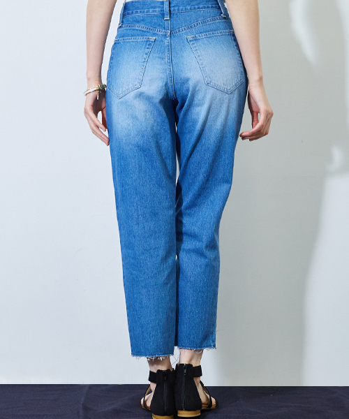 STUDIOUS（ステュディオス）の「カットオフストレートデニム（デニムパンツ・レディース・ネイビー/サックスブルー・1/0/2）」の6枚目の写真