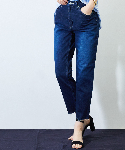 STUDIOUS（ステュディオス）の「カットオフストレートデニム（デニムパンツ・レディース・ネイビー/サックスブルー・1/0/2）」の18枚目の写真