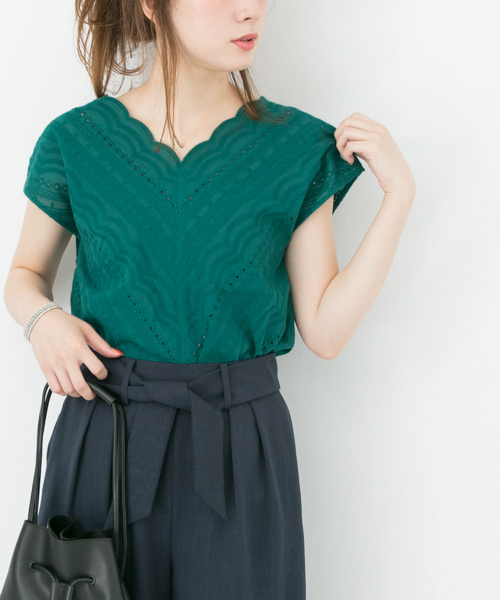 URBAN RESEARCH（アーバンリサーチ）の「スカラップレースフレンチスリーブブラウス（シャツ/ブラウス・レディース・グリーン/パープル系その他/ブラック/オフホワイト・FREE）」の4枚目の写真