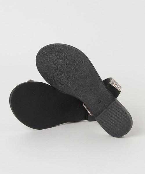 NICOLAS LAINAS（ニコラスライナス）の「NICOLAS LAINAS ラインストーンサムリングトング（サンダル・レディース・ブラック/ゴールド・36/37/38/39/35）」の4枚目の写真