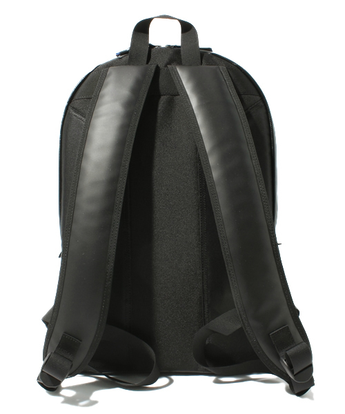 SAZABY（サザビー）の「ﾌｧﾌﾞﾘｯｸﾊﾞｯｸﾞｽMMCA14707（バックパック/リュック・メンズ・ブラック/ネイビー・FREE）」の4枚目の写真