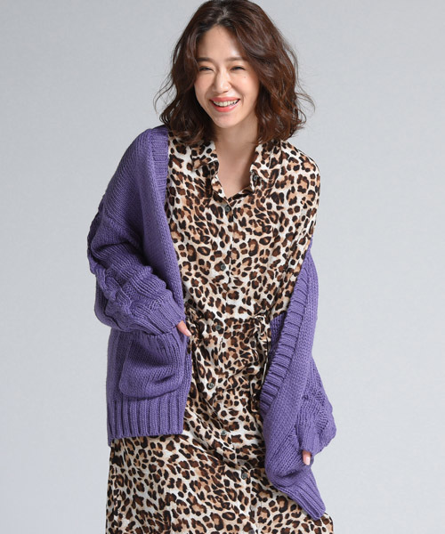 LIPSTAR(リップスター)の「3Gケーブルニットカーディガン(カーディガン/ボレロ・レディース・オフホワイト/ブラウン/パープル・M)」の3枚目の写真
