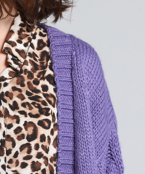 LIPSTAR(リップスター)の「3Gケーブルニットカーディガン(カーディガン/ボレロ・レディース・オフホワイト/ブラウン/パープル・M)」の8枚目の写真