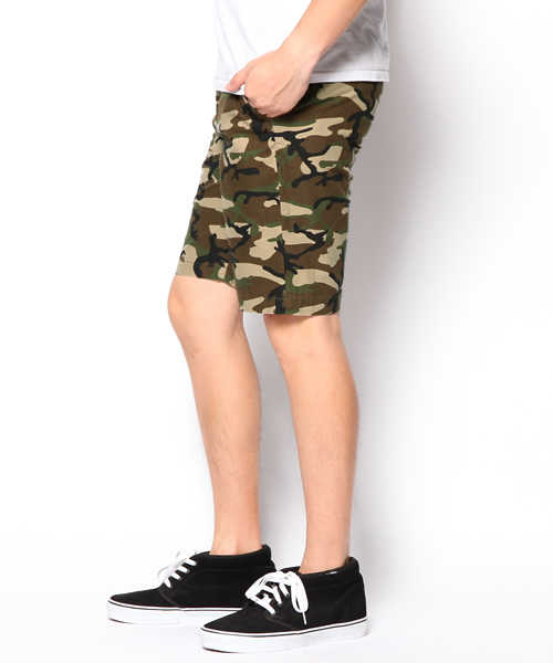 BEAUTY&YOUTH UNITED ARROWS（ビューティーアンドユースユナイテッドアローズ）の「BY リップストップ カモ ノープリーツ ショートパンツ ◆（チノパンツ・メンズ・その他1/その他2・SMALL/LARGE/MEDIUM/X-LARGE）」の3枚目の写真