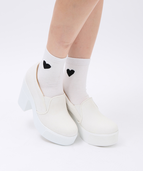 WEGO（ウィゴー）の「WEGO/厚底ヒールスリッポン（スニーカー・レディース・ホワイト/ブラック/その他1・23.5/24.5）」の2枚目の写真