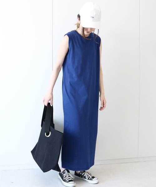 AMERICAN HOLIC（アメリカンホリック）の「裾スリットノースリーブマキシカットワンピース　＊（ワンピース・レディース・チャコールグレー/ブラック/イエロー/ブルー/キャメル/グレイッシュベージュ・FREE）」の4枚目の写真