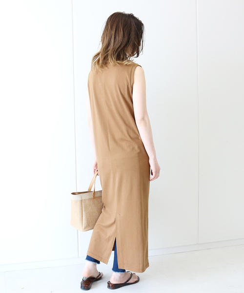 AMERICAN HOLIC（アメリカンホリック）の「裾スリットノースリーブマキシカットワンピース　＊（ワンピース・レディース・チャコールグレー/ブラック/イエロー/ブルー/キャメル/グレイッシュベージュ・FREE）」の7枚目の写真