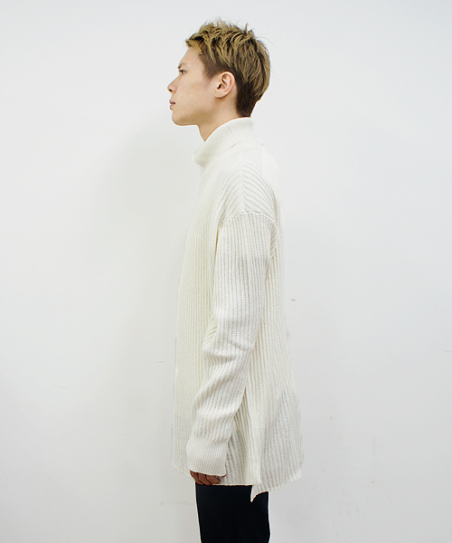 CIAOPANIC(チャオパニック)の「《WEB限定》【1 to 10 people】ロングタートルニット(ニット/セーター・メンズ・ホワイト/ブラック/ネイビー・FREE)」の4枚目の写真