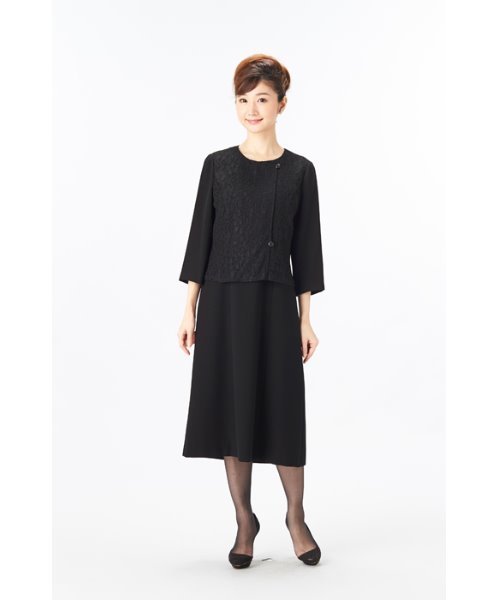 MONOIR(モノワール)の「濃染加工アンサンブル(ジャケットワンピース)(アンサンブル・レディース・ブラック・11号/17号/15号/9号/13号)」の5枚目の写真