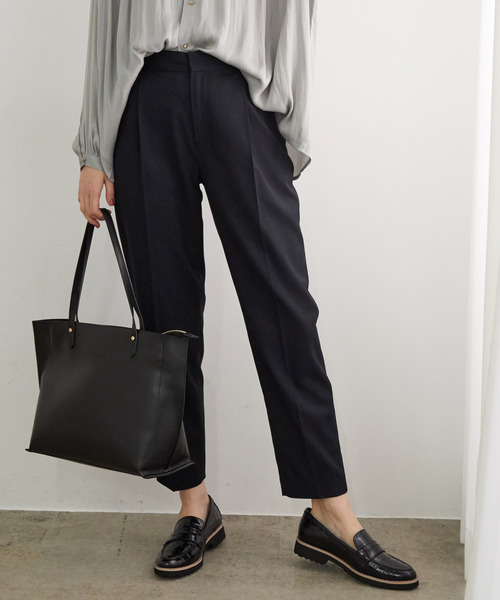 ROPE' PICNIC(ロペピクニック)の「タックテーパードパンツ(その他パンツ・レディース・ベージュ/ネイビー/ピンク系その他2・40/38/36)」の3枚目の写真