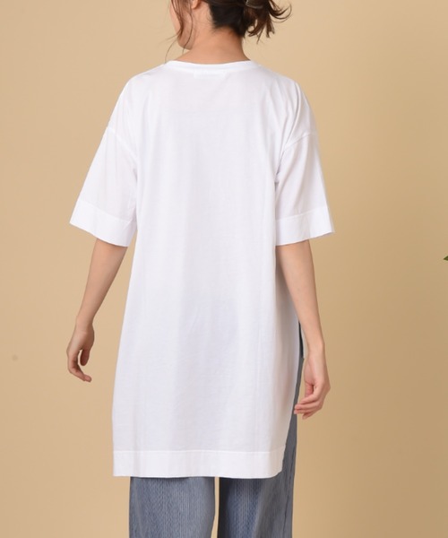 INTERPLANET(インタープラネット)の「ロゴプリントオーバーサイズTシャツ(Tシャツ/カットソー・レディース・ブラック/オフホワイト/グレイッシュベージュ・FREE)」の8枚目の写真