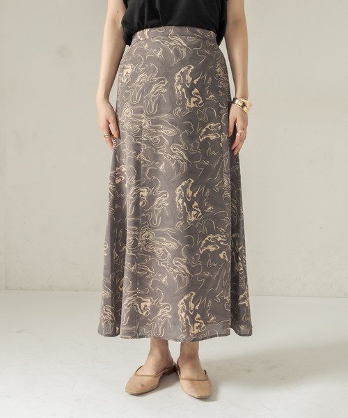 CAPRICIEUX LE'MAGE(カプリシューレマージュ)の「〈上下セットアイテム〉Tシャツ×柄スカートSET(ワンピース・レディース・ブラック/ホワイト・FREE)」の20枚目の写真