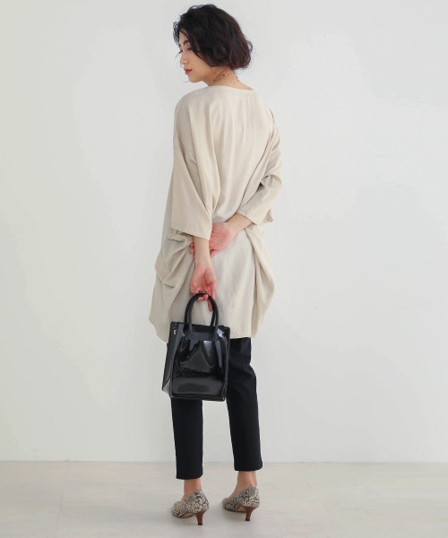 Bou Jeloud(ブージュルード)の「清涼感あるさらさら素材◆オーバーチュニック(シャツ/ブラウス・レディース・ブラック/ベージュ/ブルー/カーキ・38)」の14枚目の写真