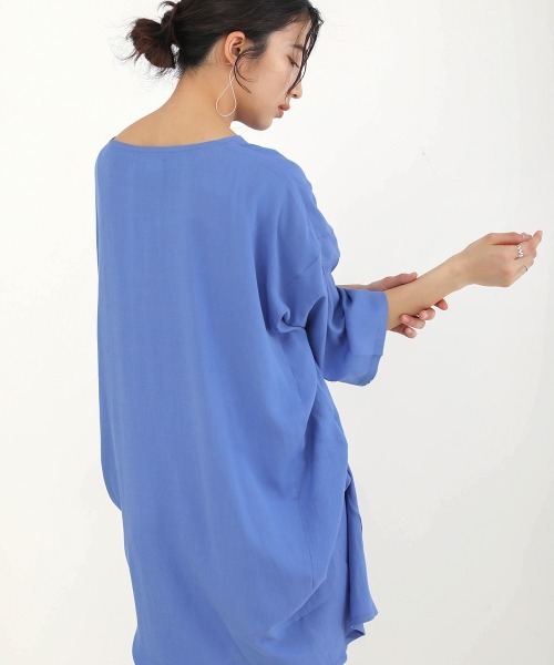 Bou Jeloud(ブージュルード)の「清涼感あるさらさら素材◆オーバーチュニック(シャツ/ブラウス・レディース・ブラック/ベージュ/ブルー/カーキ・38)」の11枚目の写真