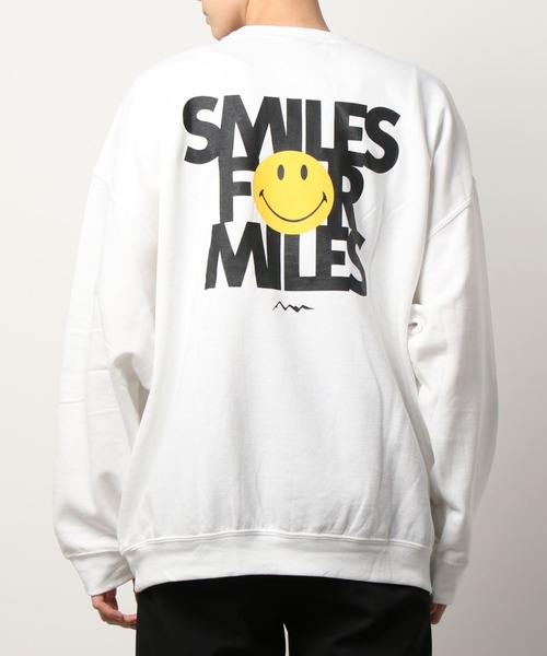 MANASTASH(マナスタッシュ)の「MANASTASH/マナスタッシュ/スマイルフェイスクルーネックスウェット/SmilesForMiles SweatShirt(スウェット・メンズ・ホワイト/ブラック・LARGE/X-LARGE/MEDIUM)」の1枚目の写真