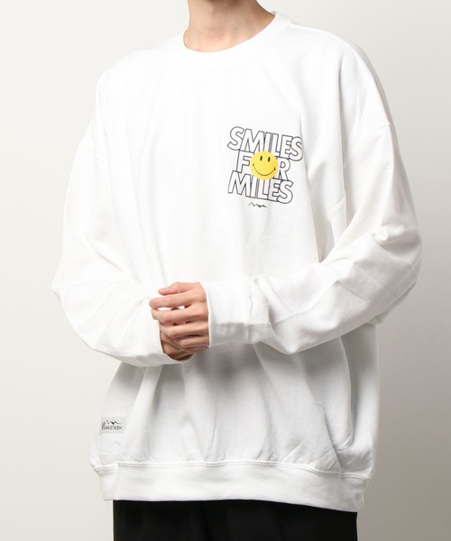 MANASTASH(マナスタッシュ)の「MANASTASH/マナスタッシュ/スマイルフェイスクルーネックスウェット/SmilesForMiles SweatShirt(スウェット・メンズ・ホワイト/ブラック・LARGE/X-LARGE/MEDIUM)」の3枚目の写真