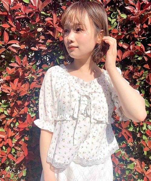 Clice de Paris（クリシェドゥパリス）の「K/フラワーブラウスSS（シャツ/ブラウス・レディース・ベージュ/サックスブルー/ピンク/イエロー・ONESIZE）」の4枚目の写真