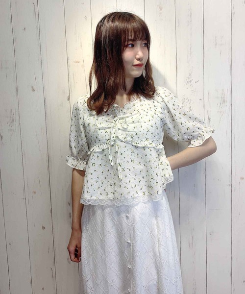 Clice de Paris（クリシェドゥパリス）の「K/フラワーブラウスSS（シャツ/ブラウス・レディース・ベージュ/サックスブルー/ピンク/イエロー・ONESIZE）」の5枚目の写真