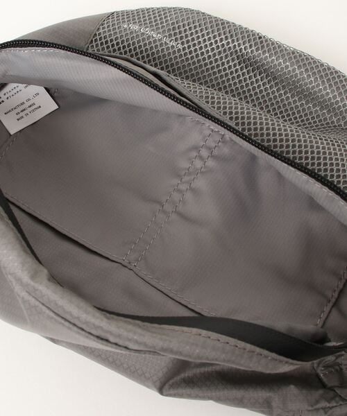 wdl.（ワームデザインラボ）の「【worm design lab/ワームデザインラボ】別注VOGEL/Lipstop Nylon WAIST BAG（ボディバッグ/ウエストポーチ・メンズ・グレー・FREE）」の4枚目の写真