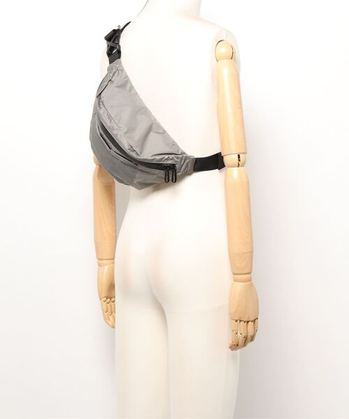 wdl.（ワームデザインラボ）の「【worm design lab/ワームデザインラボ】別注VOGEL/Lipstop Nylon WAIST BAG（ボディバッグ/ウエストポーチ・メンズ・グレー・FREE）」の5枚目の写真