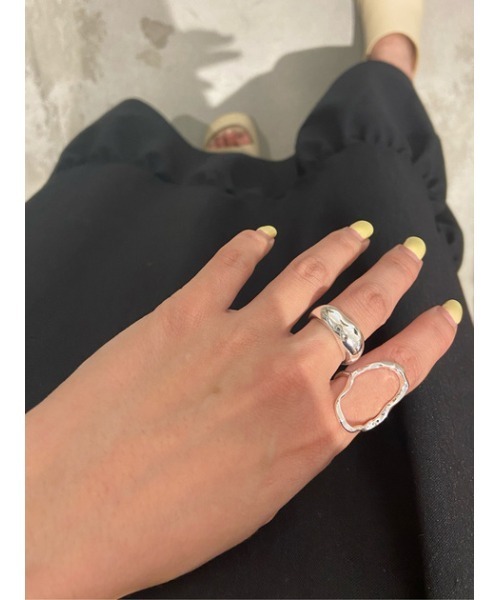 SLY(スライ)の「MELTING SILVER HOOP RING シルバー リング(リング・レディース・シルバー・FREE)」の6枚目の写真