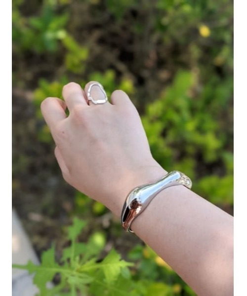 SLY(スライ)の「MELTING SILVER HOOP RING シルバー リング(リング・レディース・シルバー・FREE)」の12枚目の写真