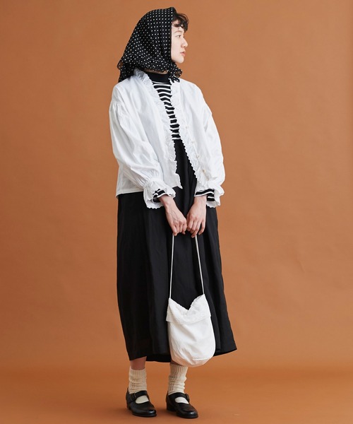 Malle(マル)の「malle コットン/リネン レース編み 巾着バッグ(ハンドバッグ・レディース・オフホワイト/ブラック・FREE)」の6枚目の写真