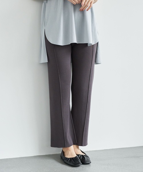 earth music&ecology（アースミュージックアンドエコロジー）の「バックスリットニットパンツ ＊（その他パンツ・レディース・チャコールグレー/ベージュ/モカ・FREE）」の2枚目の写真