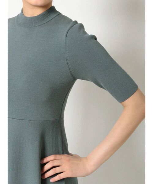 MERCURYDUO（マーキュリーデュオ）の「ハイツイストスタンドカラーニットワンピース（ワンピース・レディース・アイボリー/ブルー/ブラック・FREE）」の11枚目の写真