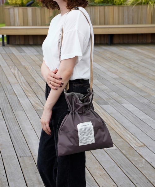 THEATRE PRODUCTS（シアタープロダクツ）の「【THEATRE PRODUCTS】≪Dailyrusset別注≫巾着ショルダーバッグ（ショルダーバッグ・レディース・ブラック/ブラウン/グレー・FREE）」の9枚目の写真