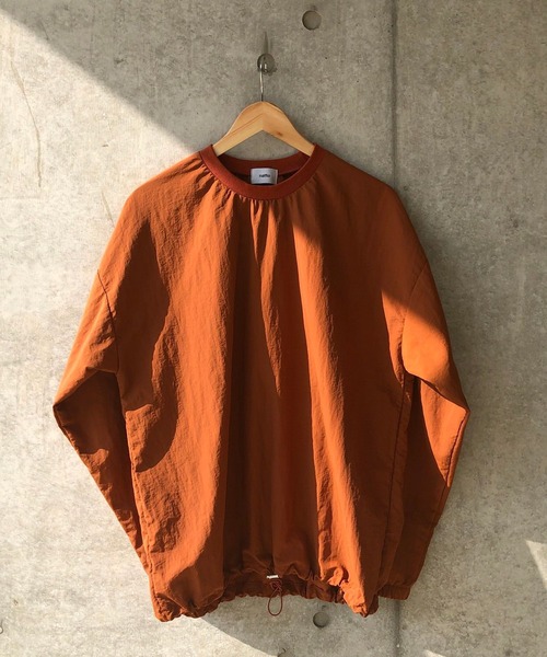 natto（ナット）の「【ユニセックスアイテム】compact nylon pullover / コンパクトに折りたためるアジャスター付きナイロンプルオーバー（Tシャツ/カットソー・メンズ・ブラック/ベージュ/オリーブ/オレンジ/ライトグリーン/チャコール/アイボリー・FREE）」の7枚目の写真
