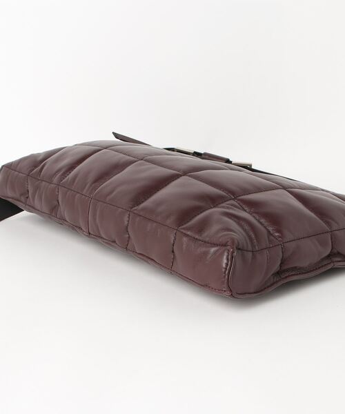 ALLSAINTS（オールセインツ）の「EDBURY LEATHER QUILTED SHOULDER BAG | EDBURY レザー キルト ショルダー バッグ（ショルダーバッグ・レディース・ブラウン系・ONE SIZE）」の4枚目の写真
