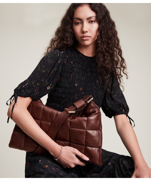 ALLSAINTS（オールセインツ）の「EDBURY LEATHER QUILTED SHOULDER BAG | EDBURY レザー キルト ショルダー バッグ（ショルダーバッグ・レディース・ブラウン系・ONE SIZE）」の8枚目の写真