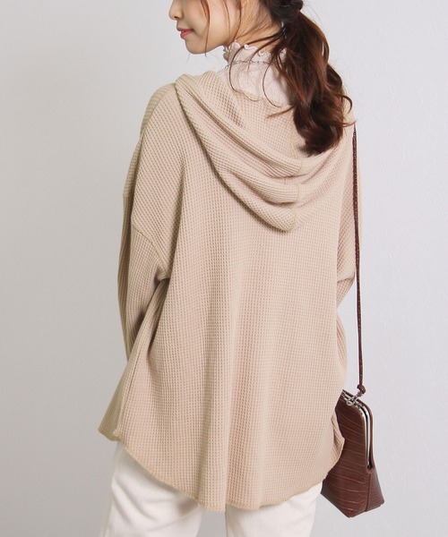 Crisp（クリスプ）の「ビッグワッフルフーディー（パーカー・レディース・ホワイト/ベージュ・FREE）」の2枚目の写真