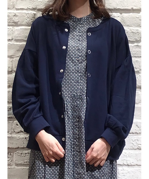 Samansa Mos2（サマンサ モスモス）の「ミニ裏毛前後着カーディガン（カーディガン/ボレロ・レディース・ベージュ/ネイビー/キナリ・ﾌﾘ-）」の3枚目の写真