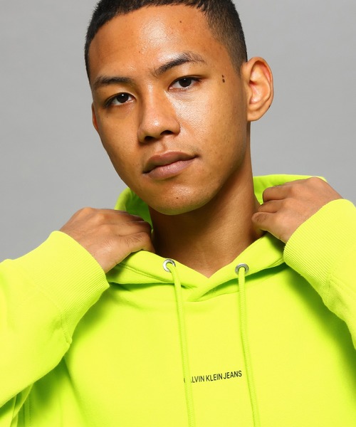 Calvin Klein Jeans（カルヴァンクラインジーンズ）の「マイクロ ブランディング エッセンシャルズ パーカー（パーカー・メンズ・グレー系その他/ライム・M/XL/S/L）」の5枚目の写真