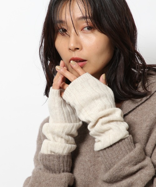 BARNYARDSTORM(バンヤードストーム)の「BARNYARDSTORM / ワイドリブアームウォーマー(手袋・レディース・ブラック/モカ/オートミール/ブルー/イエロー/ピンクベージュ・FREE)」の4枚目の写真