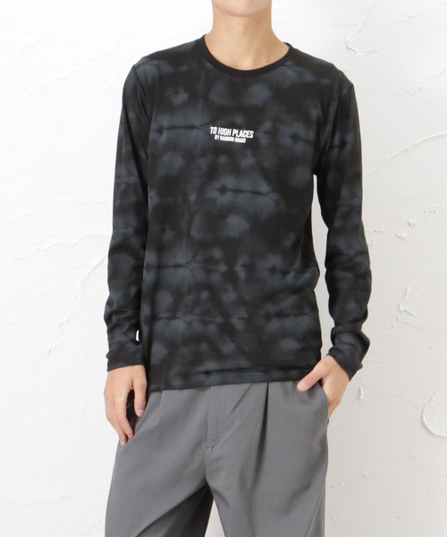 Mac-House(マックハウス)の「T-GRAPHICS 総柄プリントロングスリーブTシャツ(Tシャツ/カットソー・メンズ・ブラック/サックスブルー/グレー/グレイッシュベージュ/ネイビー・L/S/M/XL)」の1枚目の写真