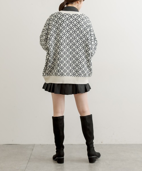 OLIVE des OLIVE（オリーブデオリーブ）の「幾何柄ジャガードチュニック（ニット/セーター・レディース・グレー/オフホワイト/ライトブラウン・FREE）」の4枚目の写真