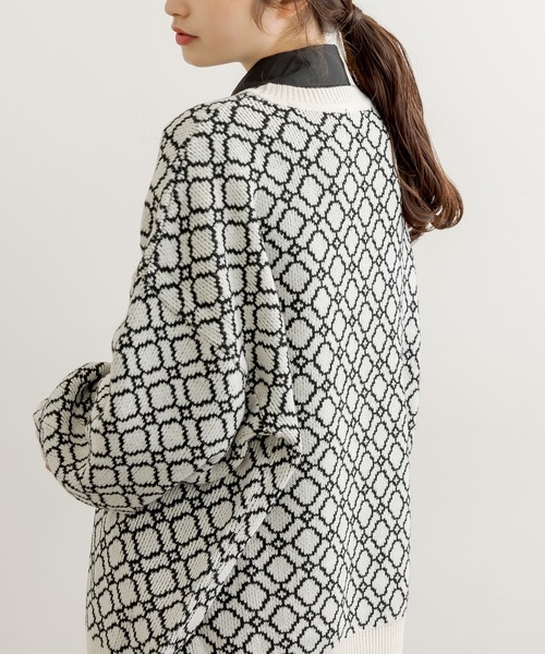 OLIVE des OLIVE（オリーブデオリーブ）の「幾何柄ジャガードチュニック（ニット/セーター・レディース・グレー/オフホワイト/ライトブラウン・FREE）」の12枚目の写真