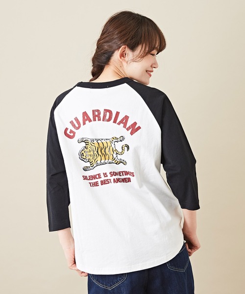 CUBE SUGAR（キューブシュガー）の「7分袖バックプリントロゴグラフィックラグランTシャツ（Tシャツ/カットソー・レディース・ホワイト系その他/グレー系その他/ブラック×グレー/ホワイト×ブラック・M）」の2枚目の写真