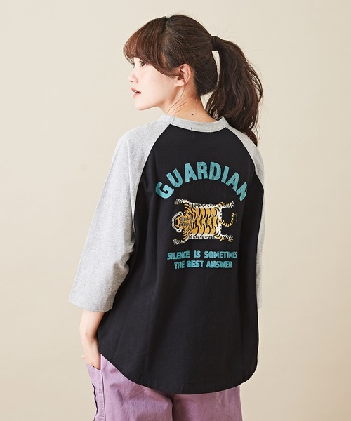 CUBE SUGAR（キューブシュガー）の「7分袖バックプリントロゴグラフィックラグランTシャツ（Tシャツ/カットソー・レディース・ホワイト系その他/グレー系その他/ブラック×グレー/ホワイト×ブラック・M）」の3枚目の写真