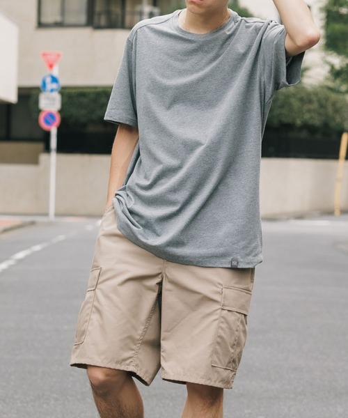 NEW ERA(ニューエラ)の「NEW ERA/ニューエラ MEN'S S/S TEE シンプルワンポイント オーバーサイズ 無地 ロゴT 半袖Tシャツ(Tシャツ/カットソー・メンズ・ホワイト/ブラック/ヘザーグレー/レッド/ダークグリーン/ネイビー/ロイヤルブルー・M/L/XL/S)」の3枚目の写真