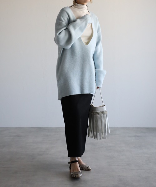 r.（アールドット）の「アンゴラタッチバイカラーVネックニット（ニット/セーター・レディース・ライトベージュ/グリーン/ブルー/ライトブルー/イエロー/ピンク・FREE）」の17枚目の写真