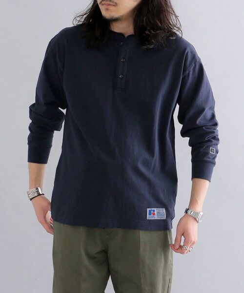 Russell Athletic（ラッセルアスレティック）の「*【SHIPS別注】RUSSELL ATHLETIC: ピグメント加工 ヘンリーネック ロングスリーブ Tシャツ (ロンT) 22SS（Tシャツ/カットソー・メンズ・ホワイト/ダークグレー/グリーン/ネイビー/イエロー系・SMALL/MEDIUM/LARGE/X-LARGE）」の4枚目の写真