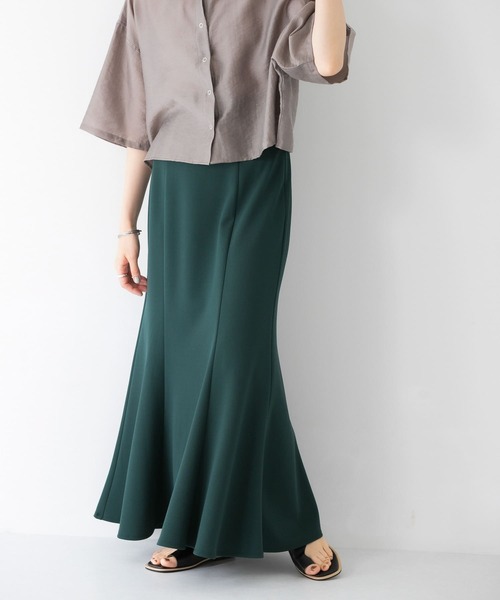 KBF(ケイビーエフ)の「マーメイドラインスカート(スカート・レディース・グリーン/イエロー/ネイビー・ONE)」の2枚目の写真